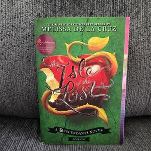 The Isle of the Lost Book by Melissa de la Cruz Paperback